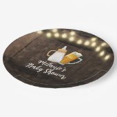 Ein Baby brütet eine Babydusche Pappteller (Schrägansicht)