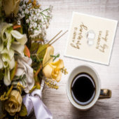 Ein Baby brütet eine Babydusche Serviette