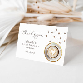 Ein Baby brütet eine Kaffeemaschine. Dankeskarte