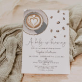 Ein Baby brütet eine Kaffeemaschine. Einladung