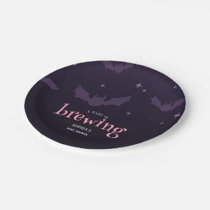 Ein Baby brütet eine spukhafte Babydusche Pappteller