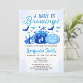 Ein Baby brütet einen blauen Halloween-Baby-Duschj Einladung (Stehend Vorderseite)