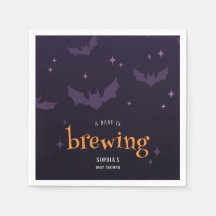 Ein Baby brütet gerade eine Halloween-Kinderdusche