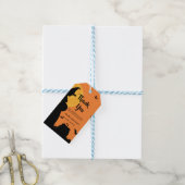 Ein Baby brütet. | Halloween-Kinderdusche Geschenkanhänger (Mit Garn)