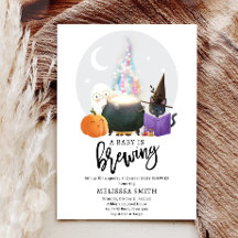 Ein Baby brütet Halloween-Spooky-Babydusche