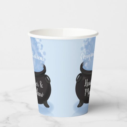 Ein Baby brütet Hexendusche Gothic Blue Pappbecher (Links)