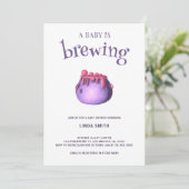 Ein Baby brütet Lila Halloween-Kinderdusche Einladung (Stehend Vorderseite)