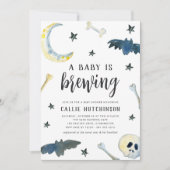 Ein Baby brütet. | Niedliche Halloween-Kinderdusch Einladung (Vorderseite)