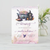 Ein Baby brütet. | Niedliche Halloween-Kinderdusch Einladung (Stehend Vorderseite)