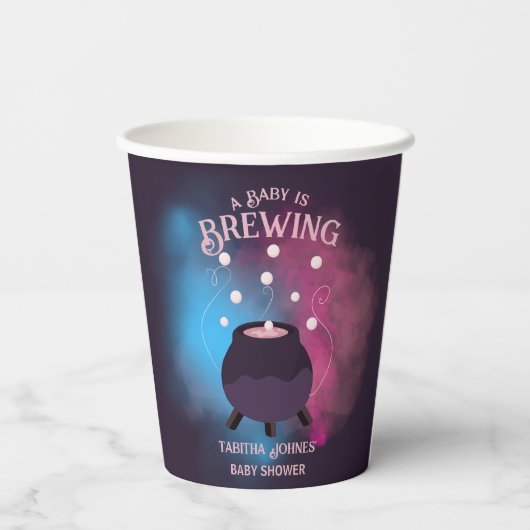 Ein Baby brütet Spooky Gender Reveal Cauldron Pappbecher (Rückseite)