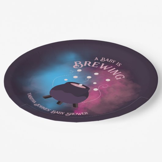 Ein Baby brütet Spooky Gender Reveal Cauldron Pappteller (Schrägansicht)