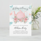 Ein Baby brütet Tee-Party und Schmetterlingsdusche Einladung (Stehend Vorderseite)