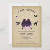 Ein Baby brütet. | Vintage Halloween-Kinderdusche Einladung (Vorderseite)