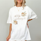 Ein Baby brütet weißes Teemaschine | Kaffee T-Shirt