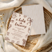 Ein Baby ist das Brennen einer Kaffee Hand gezogen Einladung