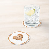 Ein Baby ist die Kaffeemaschine. Runder Pappuntersetzer (Vor Ort)