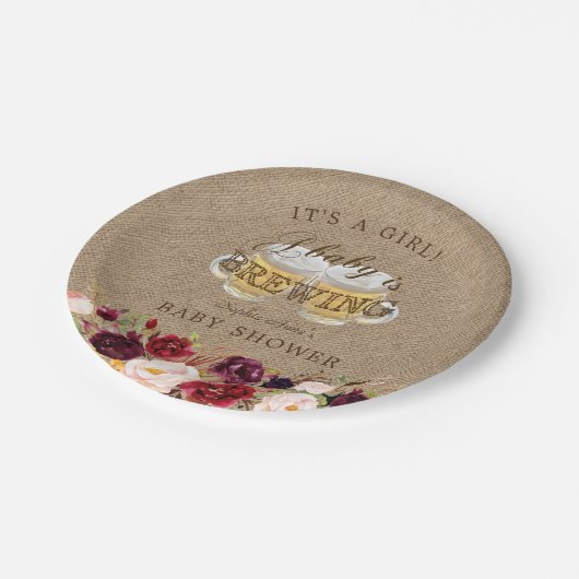 Ein Baby ist eine blühende Burlap-Baby-Dusche Pappteller (Schrägansicht)