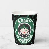 Ein Baby ist Kaffee zum Brechen Pappbecher (Rückseite)