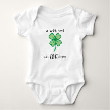 Ein Baby mit BIG Träume Baby Bodysuit
