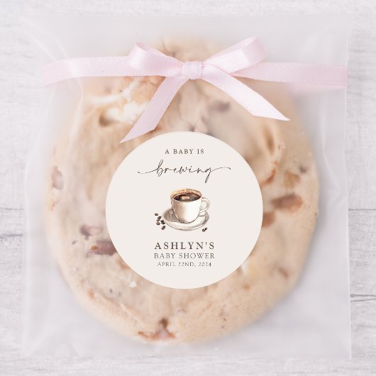 Ein Baby wird Baby-Dusche mit runder Aufkleber zub