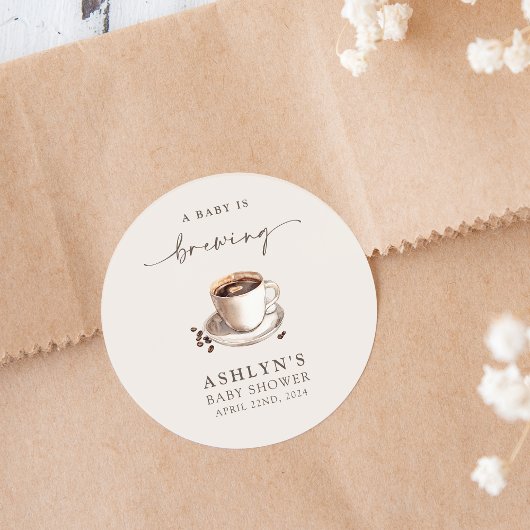 Ein Baby wird Baby-Dusche mit runder Aufkleber zub