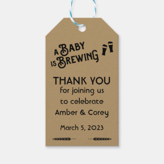 Ein Baby wird Baby und Bier Dusche Gefallen Brauen Geschenkanhänger