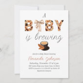 Ein Baby wird Kaffee und Bow Theme Babydusche zube Einladung (Vorderseite)