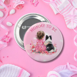 Ein Babymädchen und ihr Hund Mom-To-Be-Baby-Party  Button