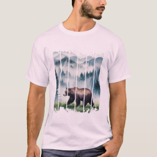ein Bär in einem mistigen Wildwald T-Shirt
