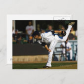 Ein Baseball, der den Ball wirft Postkarte (Vorne/Hinten)
