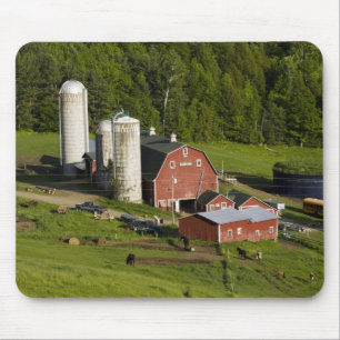 Ein Bauernhof in Barnet Center, Vermont. Connectic Mousepad