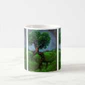 Ein Baum auf einem Hügel Kaffeetasse (Mittel)