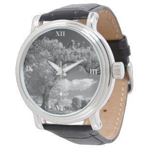 Ein Baum bläst im Wind Armbanduhr