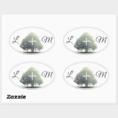 Ein Baum im Nebel mit Buchstaben Ovaler Aufkleber (Blatt)