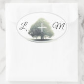 Ein Baum im Nebel mit Buchstaben Ovaler Aufkleber (Tasche)