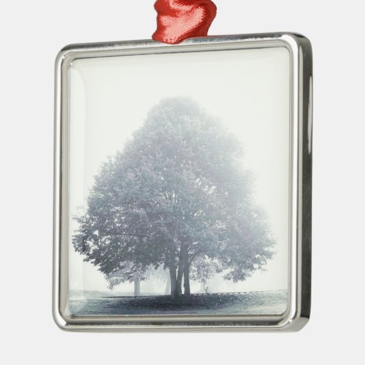 Ein Baum im Nebel Ornament Aus Metall (Links)