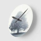 Ein Baum im Nebel Runde Wanduhr (Winkel)