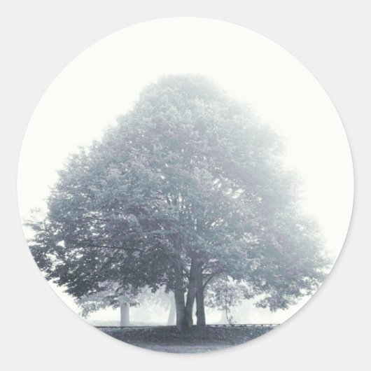 Ein Baum im Nebel Runder Aufkleber (Vorderseite)