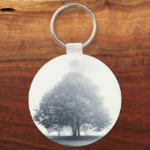 Ein Baum im Nebel Schlüsselanhänger (Vorderseite)
