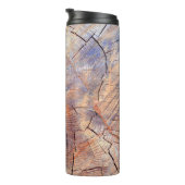 Ein Baum im Schnitt. Holz im Wald. Textur Thermosbecher (Nach rechts gedreht)