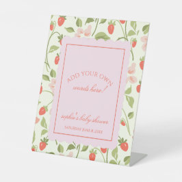 Ein beerisches süßes Mädchen ist auf dem Weg benut Sockelschild