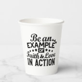 Ein Beispiel für Glauben und Liebe in Aktion sein Pappbecher (Rückseite)