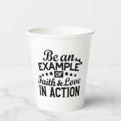 Ein Beispiel für Glauben und Liebe in Aktion sein Pappbecher (Vorderseite)