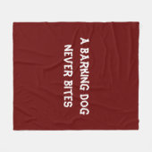 Ein bellender Hund beißt nie Fleecedecke (Vorderseite (Horizontal))