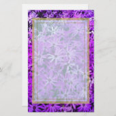 Ein Bereich Lila und rosafarbener Milchsorten Briefpapier (Vorne/Hinten)