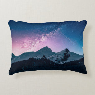 Ein Berg mit einem schönen Berg, Nacht, Schnee Dekokissen