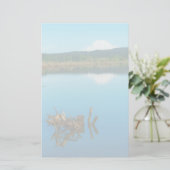 Ein Bergrestaub über einer Hecke Briefpapier (Stehend Vorderseite)