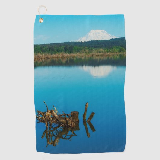 Ein Bergrestaub über einer Hecke Golfhandtuch (Vorderseite)