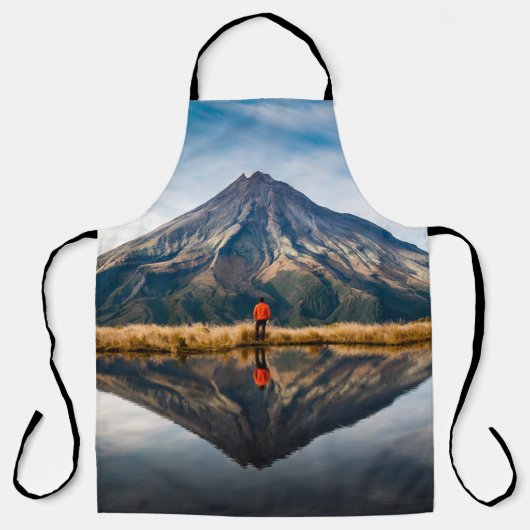 Ein Bergsteiger mit einem orangefarbenen Kleid in Schürze (Vorderseite)