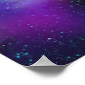 Ein bewohnter Mond unter lila grünen Sternen-Nebel Poster (Ecke)